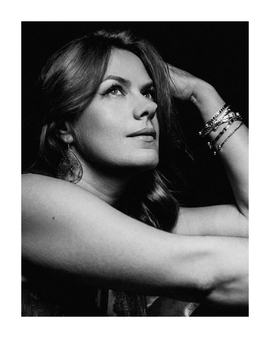 Close-up black-and-white portrait of Rousse se Rebelle