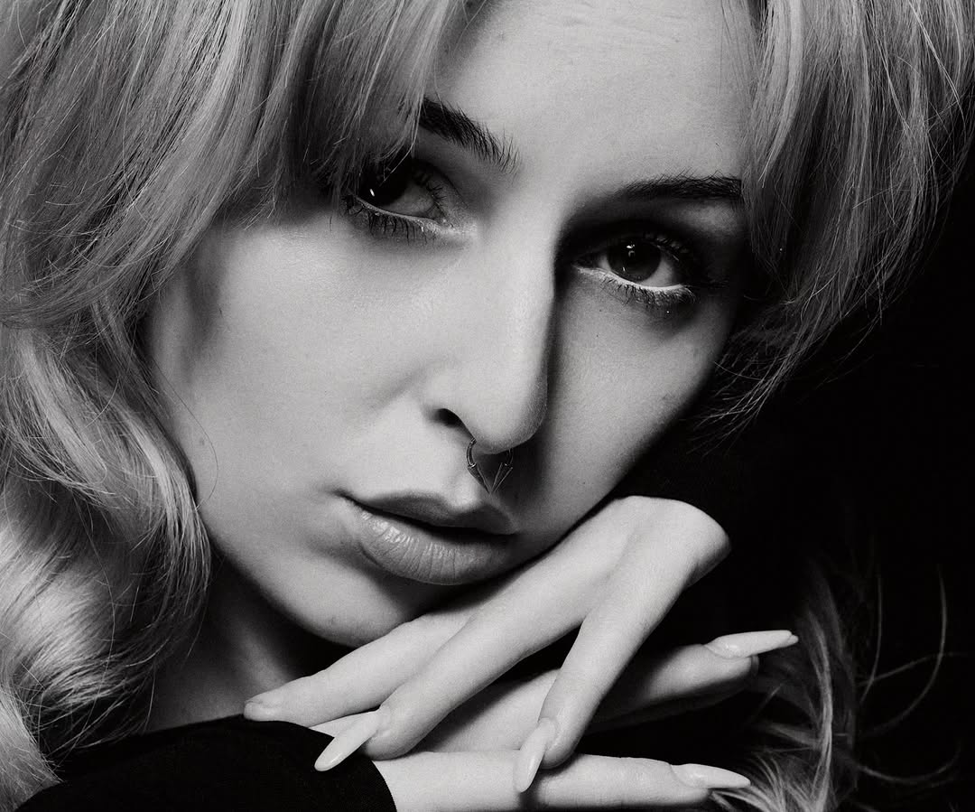 Black-and-white beauty portrait of Meg