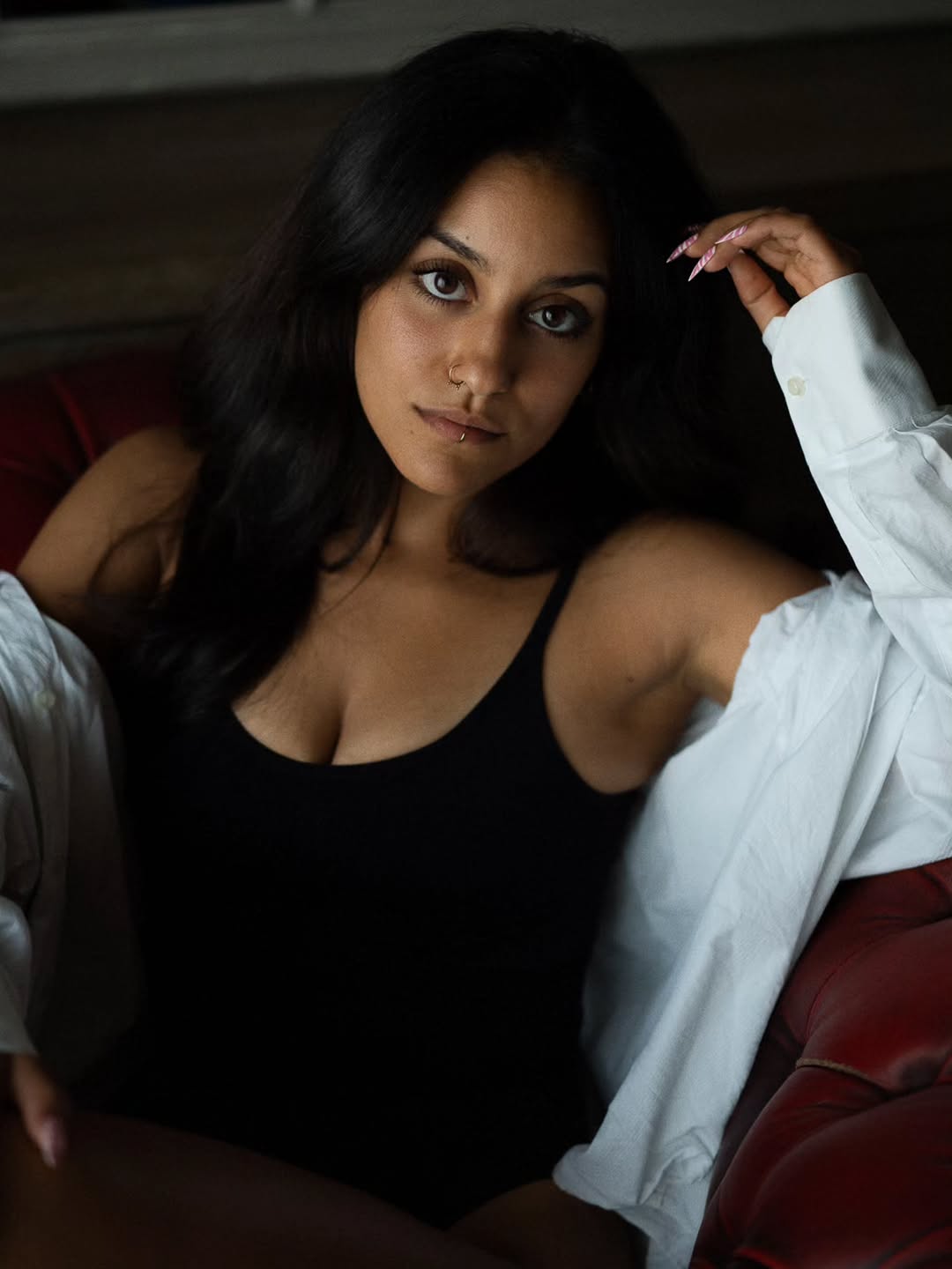 Portrait of Océane in natural light on a red armchair