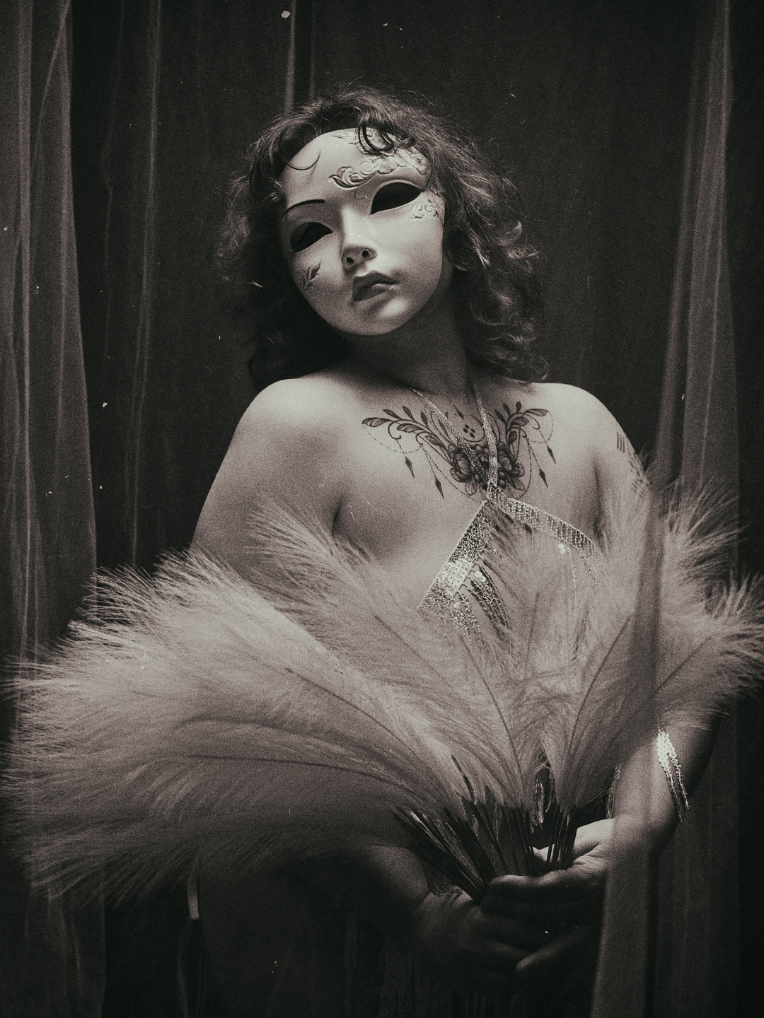 Portrait of Tessa with tulle and diffused light