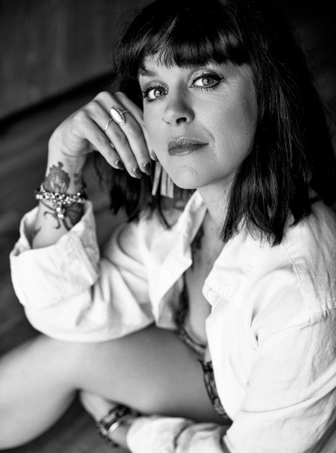 Portrait of Roxane in a burlesque setting