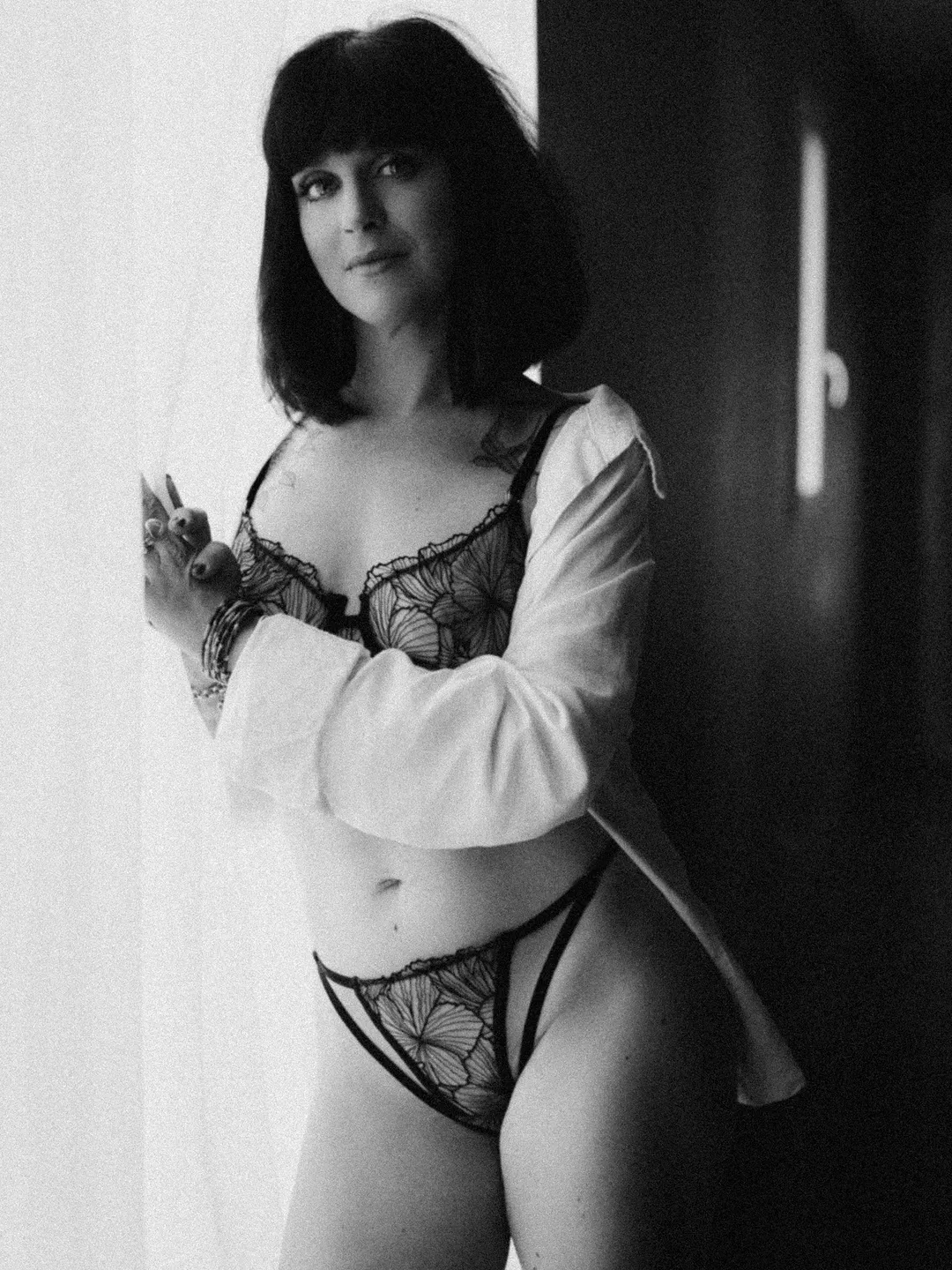 Black-and-white portrait of Elektriss de la Vega created at Le Studio Chesterfield